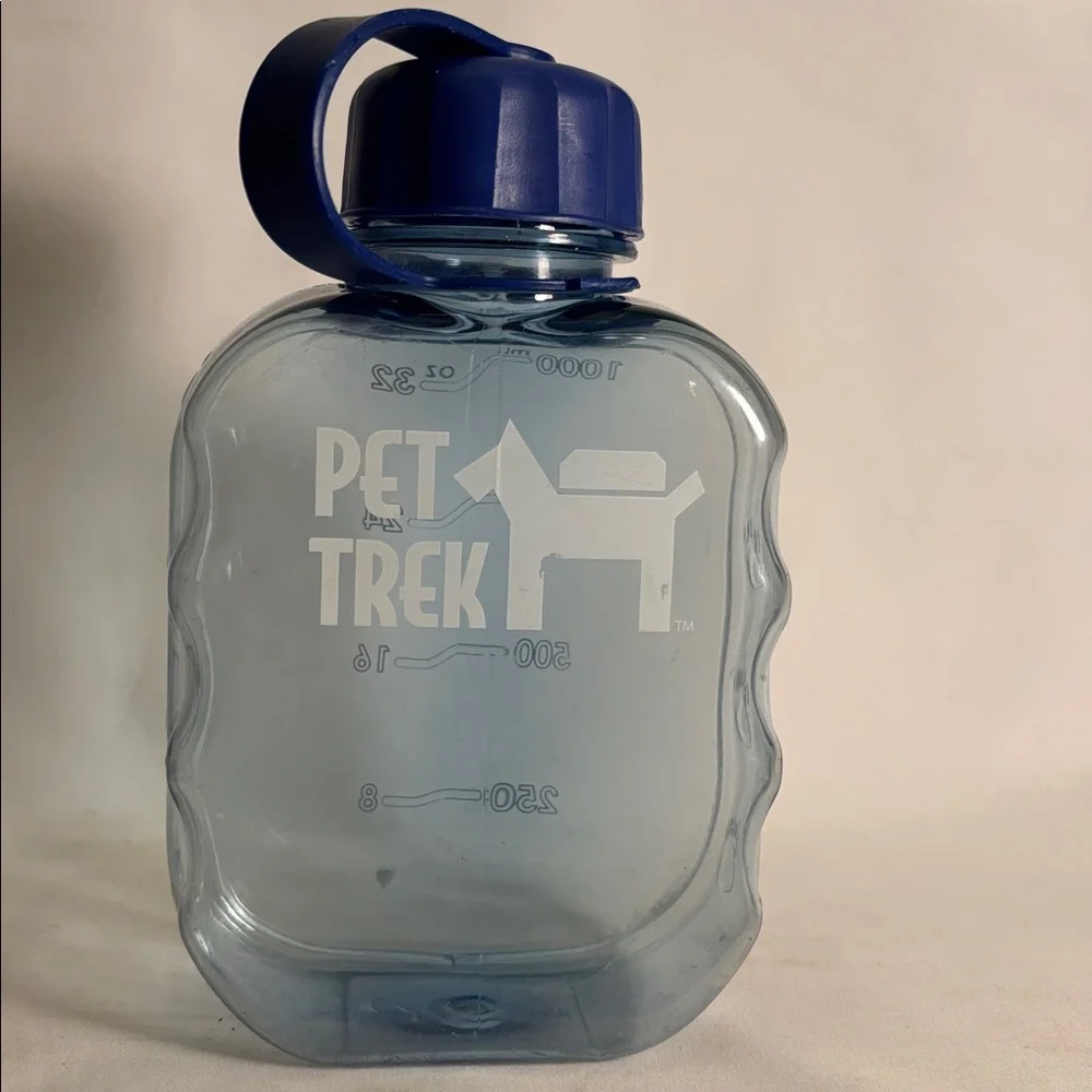 SLIGHTLY USED PET TREK PLASTIC WATER BOTTLE SCREW CAP 32 OZ